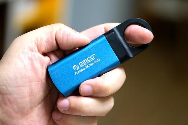 小米SU7冰雪测试视频引发热议雷军回应用户建议(图1)